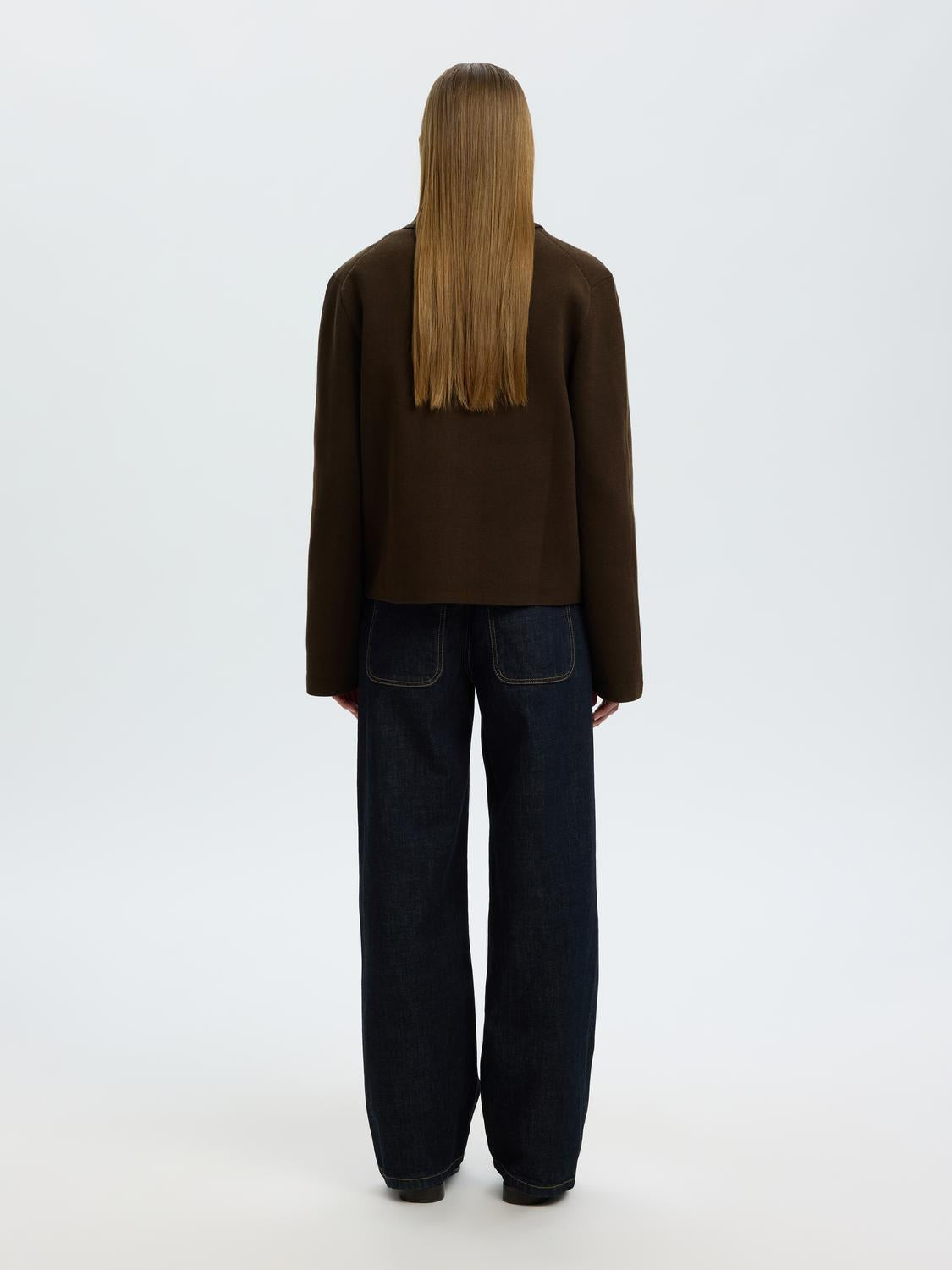 model_shot-back